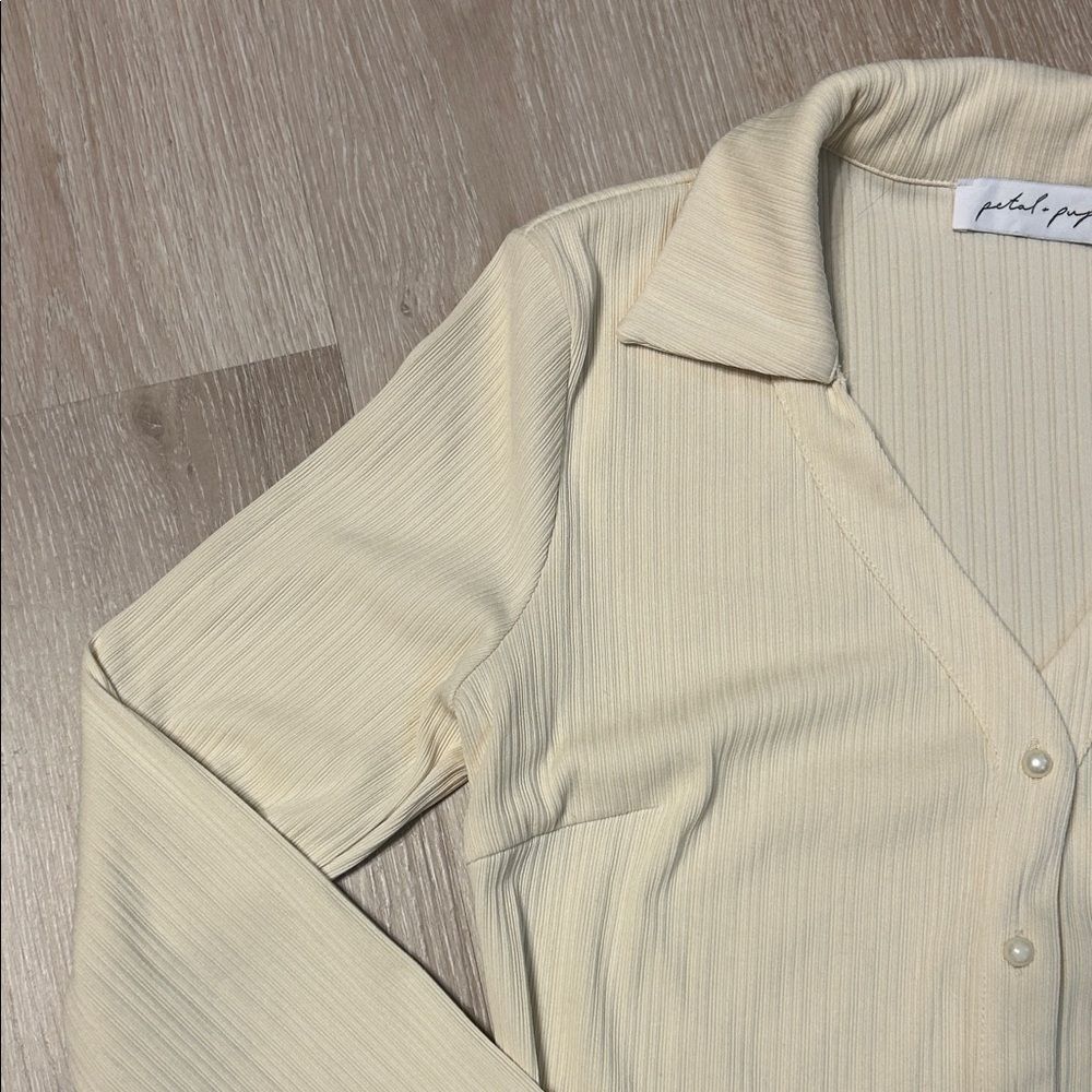 Petal & Pup Christina Long Sleeve Cream Ribbed Button-Up Top Sz Small - Picture 3 of 7